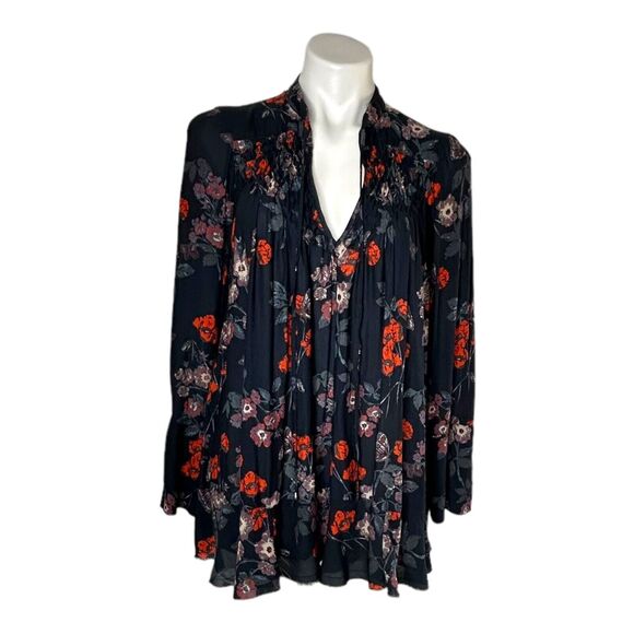 FREE PEOPLE Pebble Crepe So Fine Smocked Tunic Top Navy Floral Bell Sleeve Sz S - Picture 6 of 13